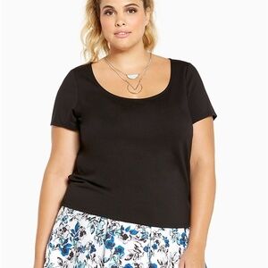 💘Torrid Ponte Keyhole Top